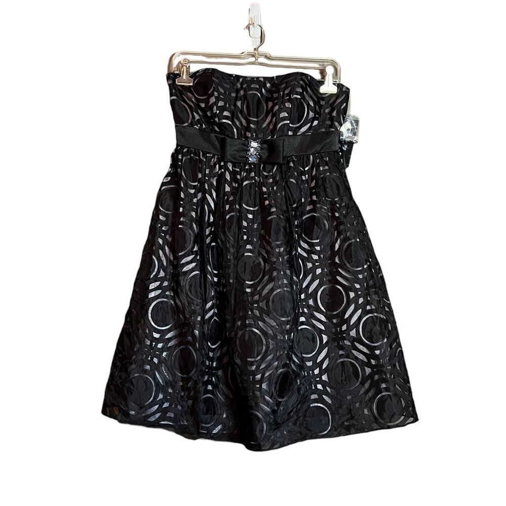 NWT! Flip strapless mini dress. Size 6